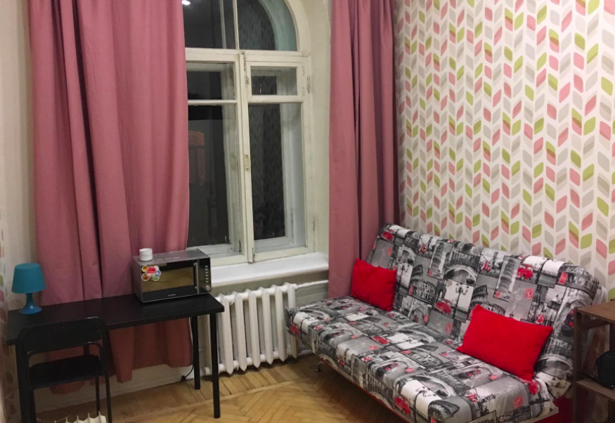 Купить квартиру в санкт петербурге и ленинградской. Комната в коммунальной квартире. Самую дешевую комнату коммуналка. Продается комната. Комната в коммуналке в Питере.